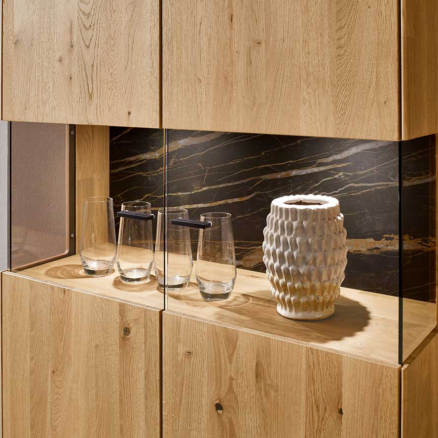 WM2520 Doppelter Vitrineauschnitt WM2520 Doppelter Vitrineauschnitt mit der Rückwand in Keramik Akzent