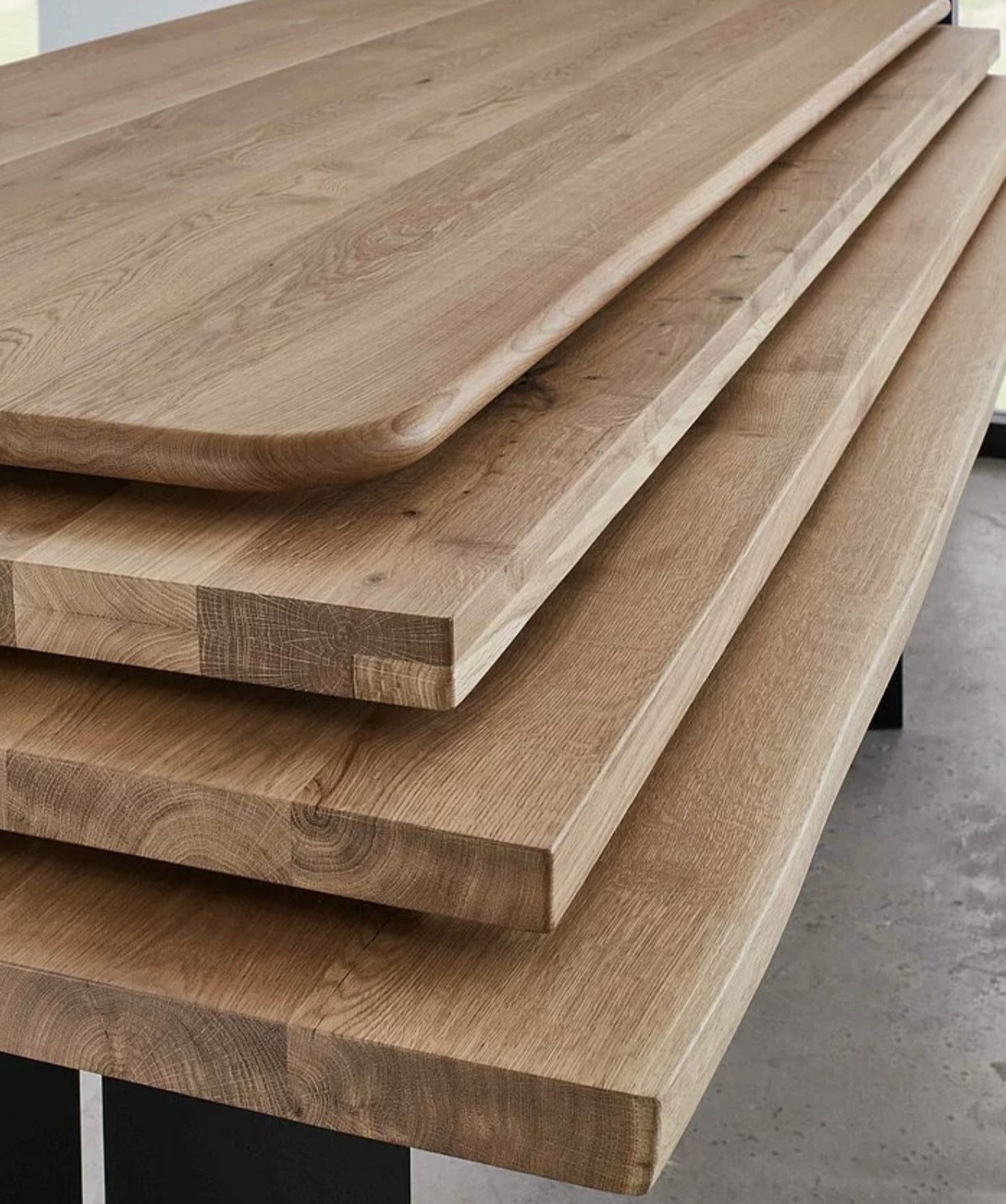 Esszimmer TS4800 Tischplatten Hier werden Sie zur Kategorie Tischplatten weitergeleitet: Kachel zeigt vier verschiedene Tischplatten in massiver Wildeiche, mit verschiedenen Platten stärken, runde oder eckige Kanten.