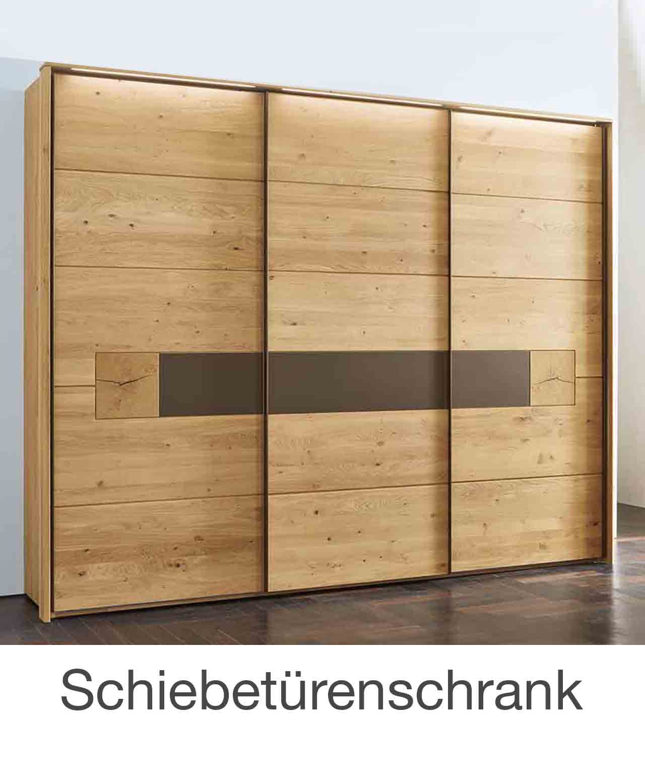 Schiebetürenschrank WSM 1600 Schiebeürenschrank in verschiedene Größen, in Wildeiche massiv mit Mattglas cubanit Akzent banderole mittig und Hirnholz Applikation.