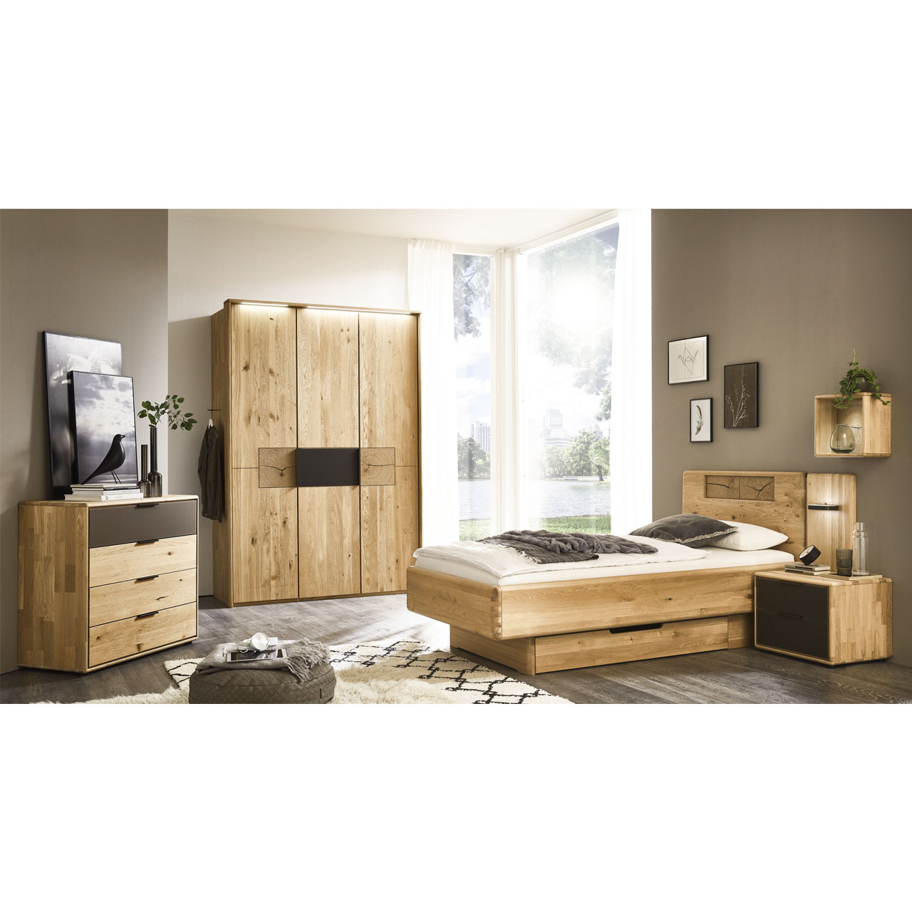 WSM1600_Einzelbett_Kombi WSM 1600 Schlafzimmer mit Einzelbett, 3-türigen Kleiderschrank, Konsolen und Kommode.