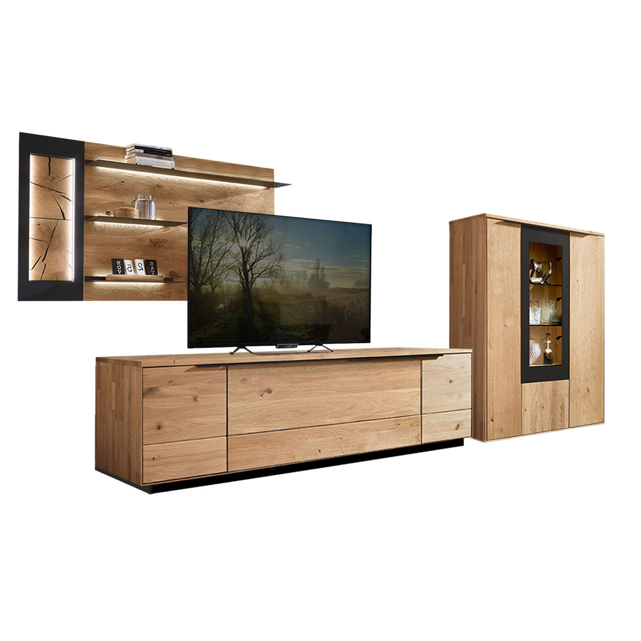 Wohnzimmer Type 0107S, bestehend aus einem Highboard mit Vitrinenfach in Wildeiche mit einem carbonfarbigen Metallrahmen, kombiniert mit einem Wandboard und einem Lowboard in Wildeiche inklusive Sockel.