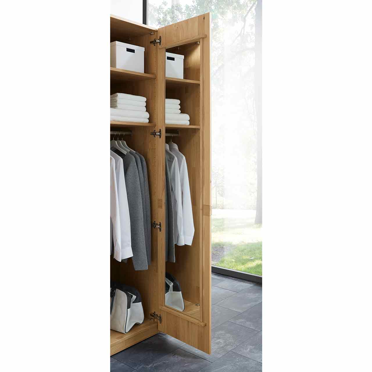 WSM1600_Ankleidespiegel Ankleidespiegel innen im Kleiderschrank an einer Drehtür angebracht.