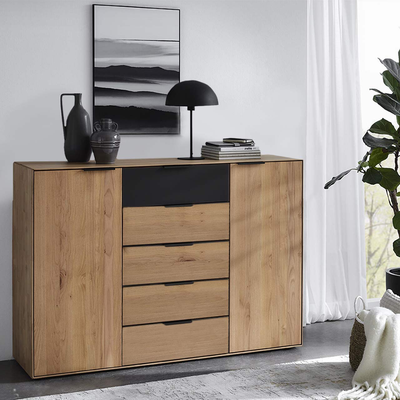 WSM 4400 Kommode mit fünf Schubkästen und 2 Türen in Wildeiche und Glas Akzent an der oberen Schublade Type 3150MG1