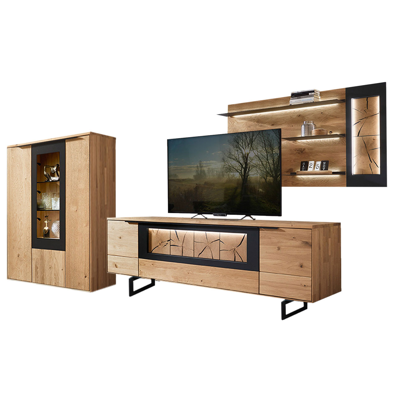 WM 1910 Wohnzimmer Type 0008F Wohnzimmer Type 0008F bestehend aus einer Highboard mit Vitrineneinsatz in Wildeiche abgesetzt mit einem carbonfarbigen Metallrahmen, kombiniert mit einem Wandpaneel, kombiniert mit einem Lowboard in Wildeiche und Hirnholz Akzent mit Kufen.
