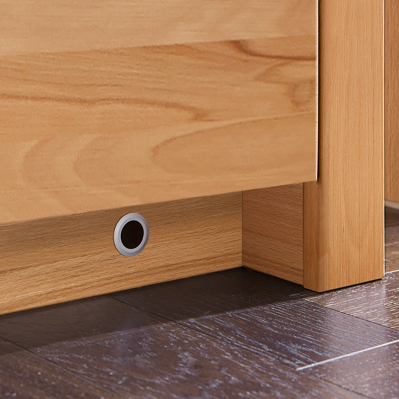 SOLEO 3000 MEDIENELEMENT SCHALTER KERNBUCHE Netzschalter im Sockel vom Lowboard integriert.