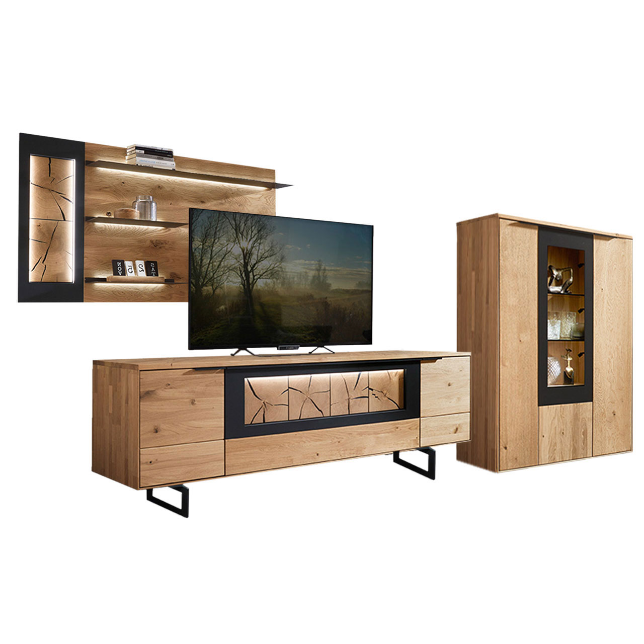 Wohnzimmer Type 0108F, bestehend aus einem Highboard mit Vitrinenfach in Wildeiche mit einem carbonfarbigen Metallrahmen, kombiniert mit einem Wandboard und einem Lowboard in Wildeiche und Hirnholz Akzent, inklusive Kufen.