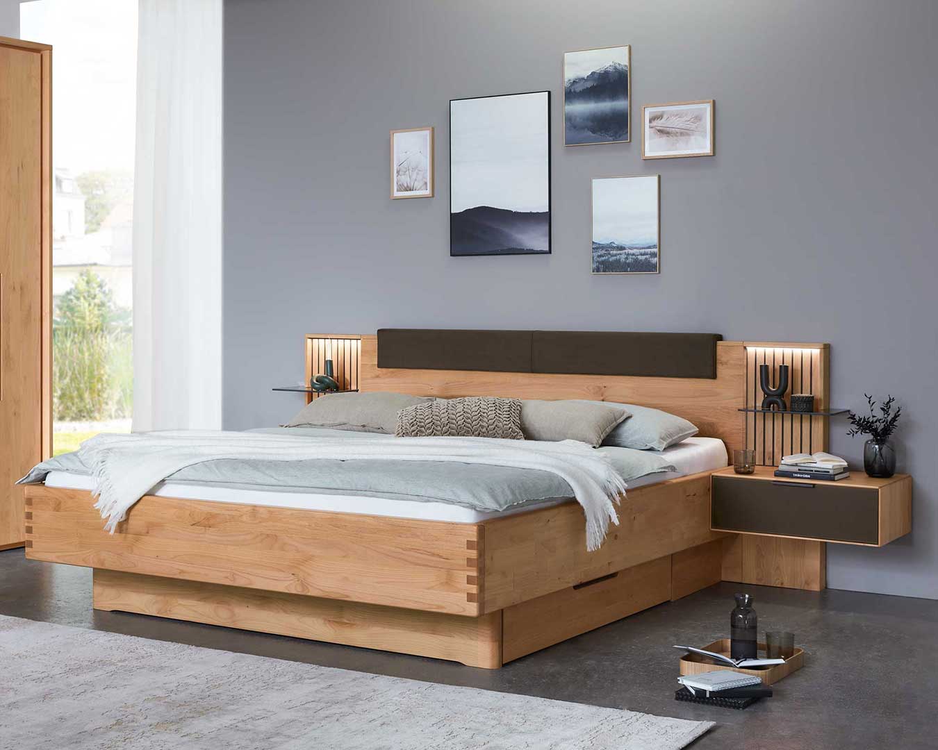 Hier geht es zu den WSM 4400 Bett mit Konsolen optional mit Paneelaufsatz und Beleuchtung.