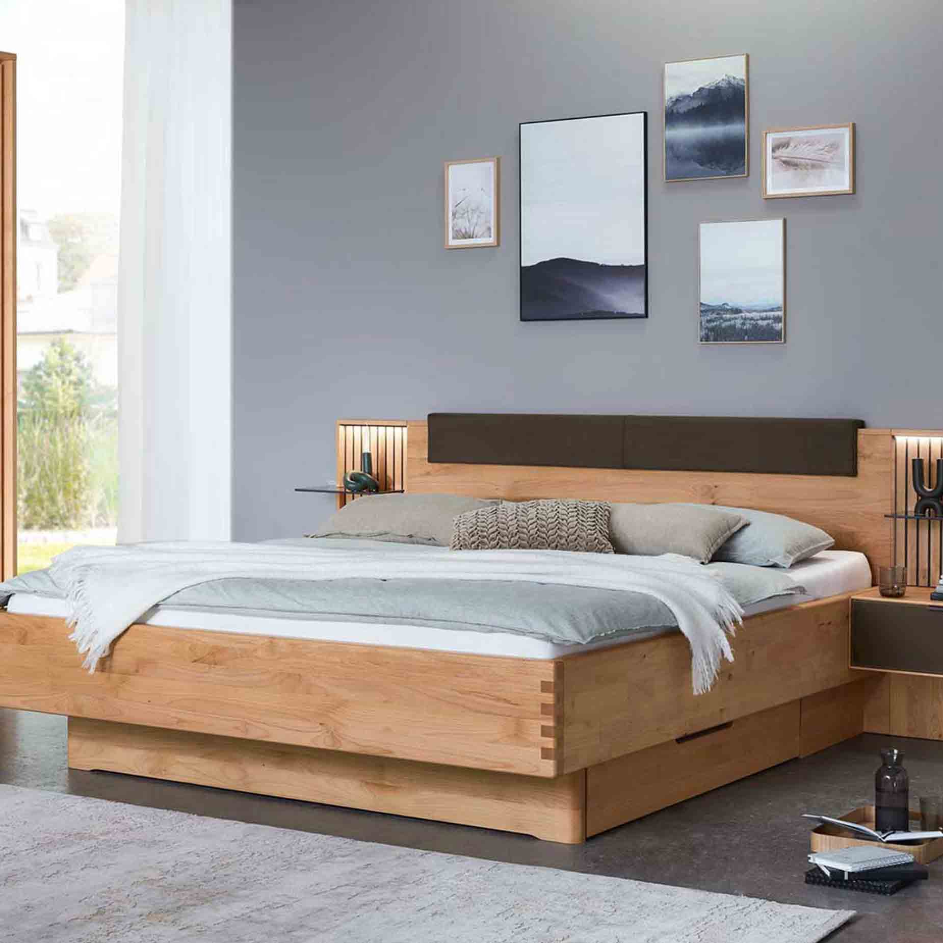 Hier geht es zu den WSM 4400 Bett mit Konsolen optional mit Paneelaufsatz und Beleuchtung.