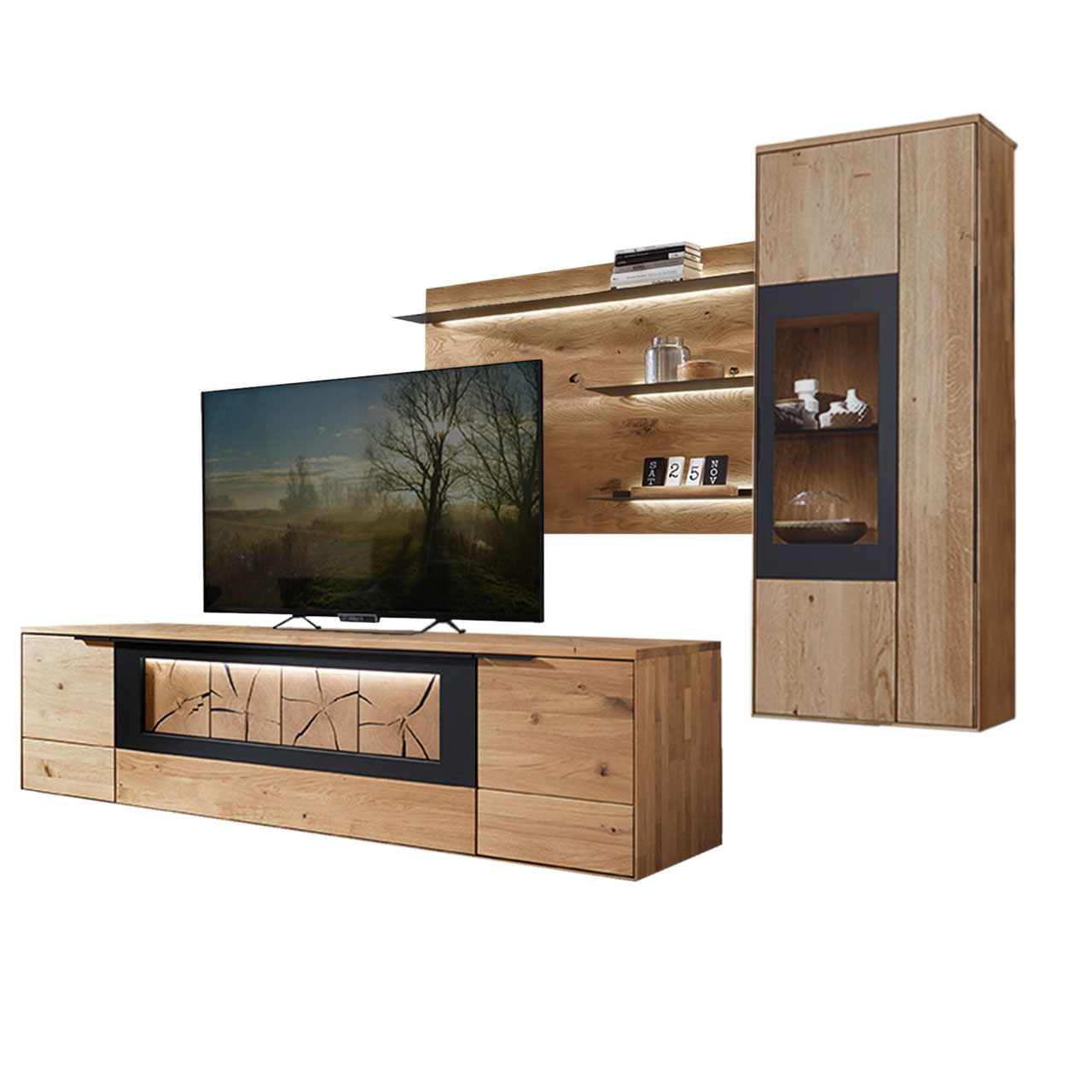 WM 1910 Wohnzimmer Type 0006G Wohnzimmer Type 0006G bestehend aus einer Hängevitrine in Wildeiche abgesetzt mit einem carbonfarbigen Metallrahmen, kombiniert mit einem angesetzten Wandpaneel, kombiniert mit einem Lowboard in Wildeiche und Hirnholz Akzent .
