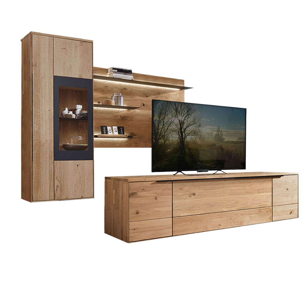 Wohnzimmer Type 0105G, bestehend aus einer Hängevitrine in Wildeiche mit einem carbonfarbigen Metallrahmen, kombiniert mit einem Wandboard und einem Lowboard.