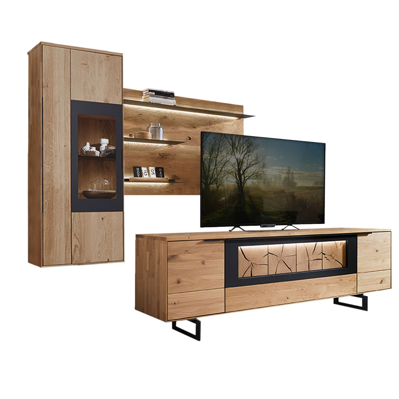 Wohnzimmer Type 0106F, bestehend aus einer Hängevitrine in Wildeiche mit einem carbonfarbigen Metallrahmen, kombiniert mit einem Wandboard und einem Lowboard, in Wildeiche und Hirnholz Akzent inklusive Kufen.