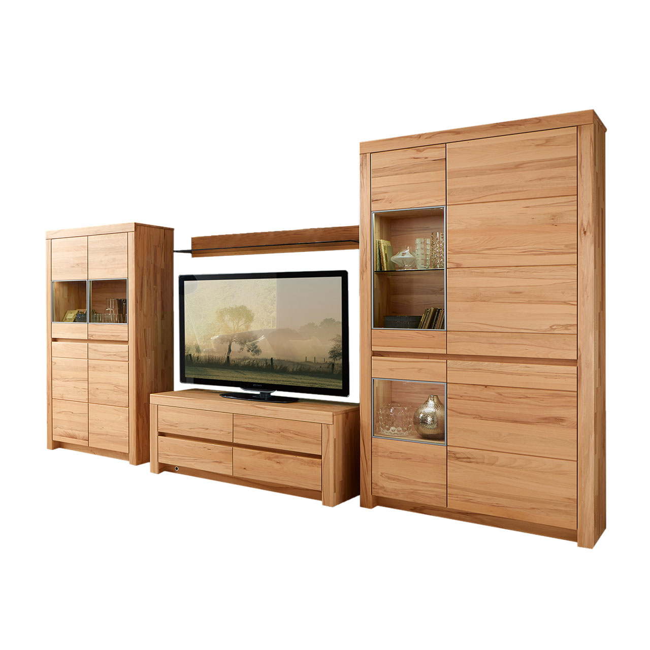 Wohnwand in massiver Kernbuche Type 3106 mit ein Lowboard, ein Zeilenschrank und einem Highboard bestehend aus 4 Türen mit zwei Vitrinenfächern nebeneinander angeordnet.