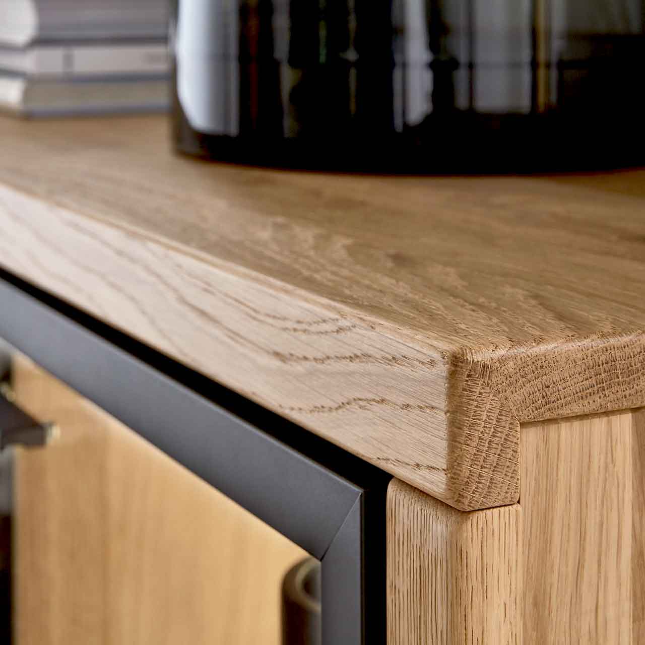 WM 2250 - Beleuchteter Vitrinenausschnitt seitlich Fotgrafiert WM 2250 - Beleuchteter Vitrinenausschnitt seitlich Fotgrafiert