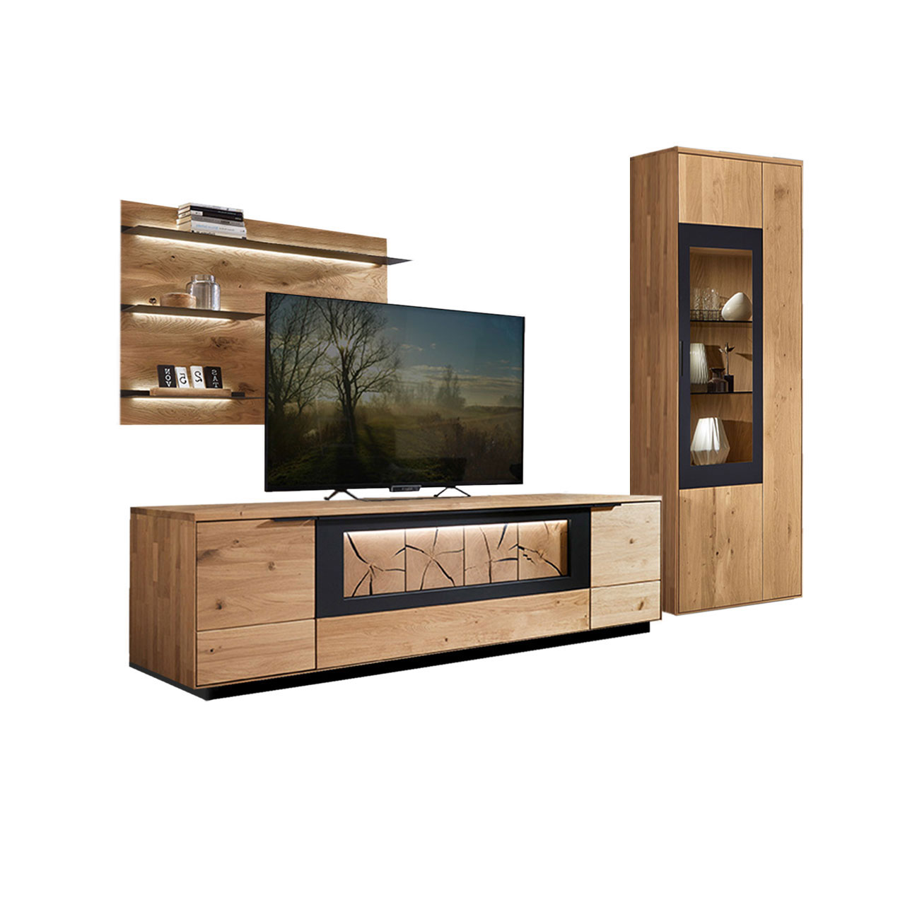 Wohnzimmer Type 0110S, bestehend aus einem Zeilenschrank mit Vitrinenfach mit einem carbonfarbigen Metallrahmen, kombiniert mit einem Wandboard und einem Lowboard in Wildeiche und Hirnholz Akzent, inklusive Sockel.