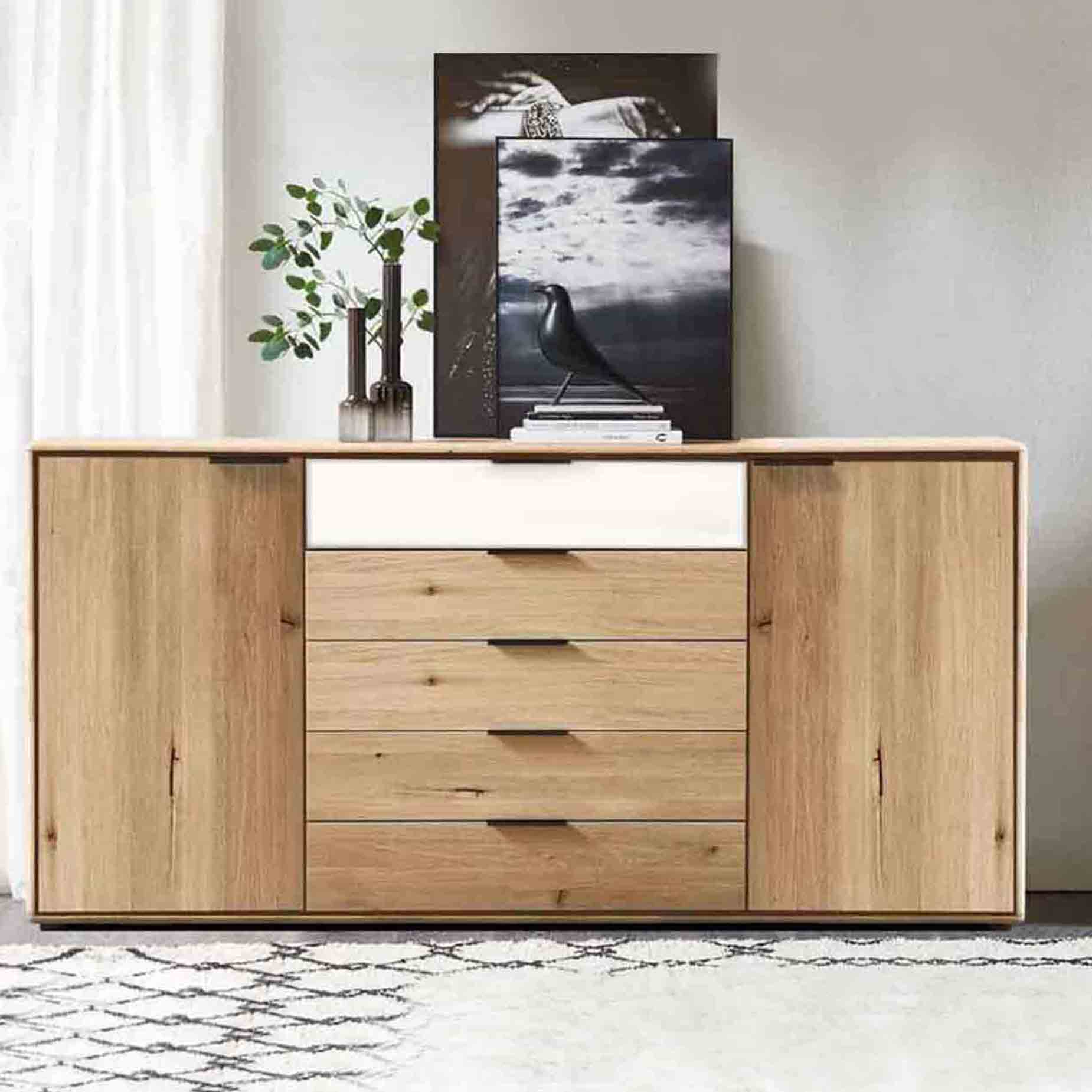 Sideboard in Wildeiche massiv und Fronten in Mattglas cubanit oder Magnolie Akzent in verschiedenen breiten und Aufteilungen.