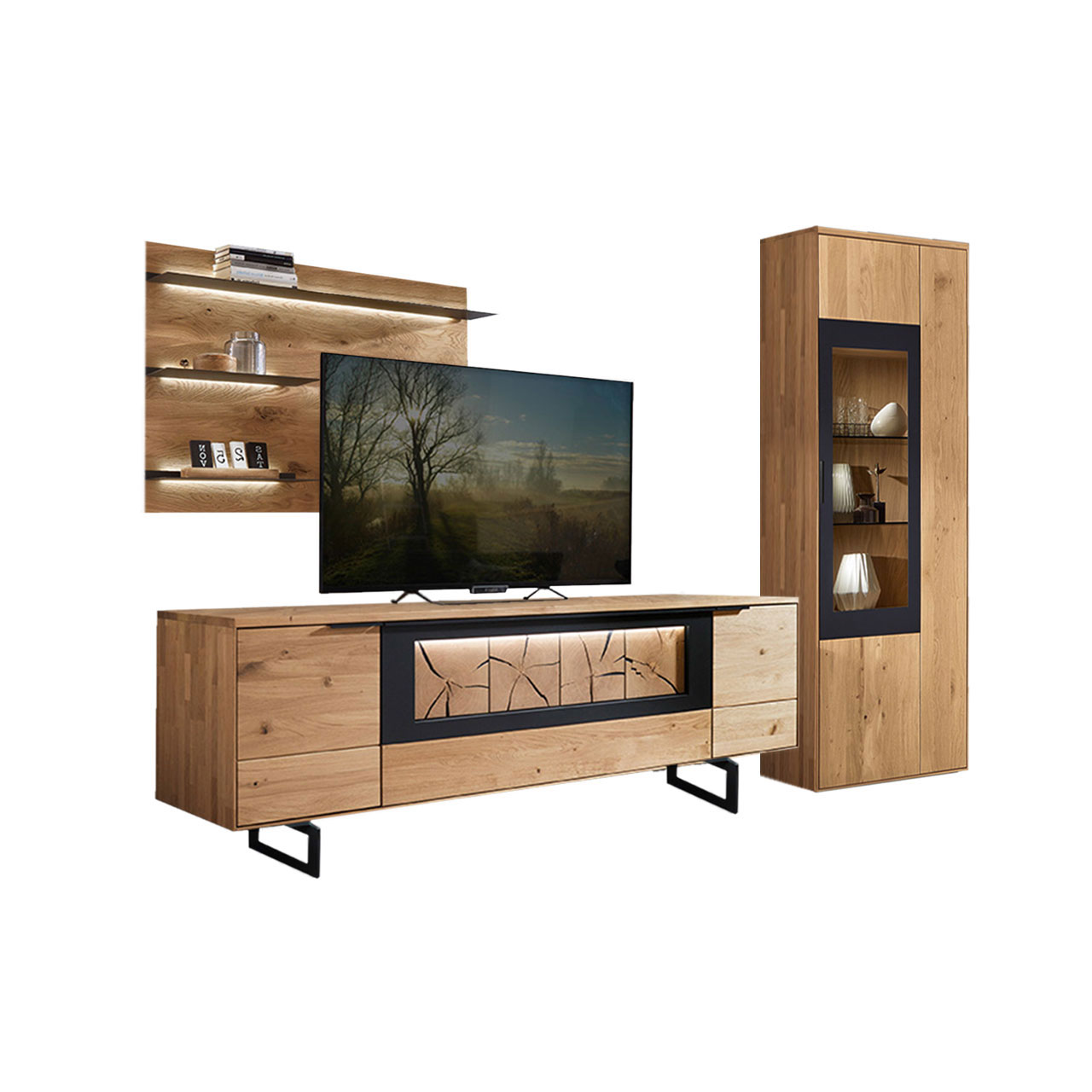 Wohnzimmer Type 0110F, bestehend aus einem Zeilenschrank mit Vitrinenfach mit einem carbonfarbigen Metallrahmen, kombiniert mit einem Wandboard und einem Lowboard in Wildeiche und Hirnholz Akzent, inklusive Kufen.